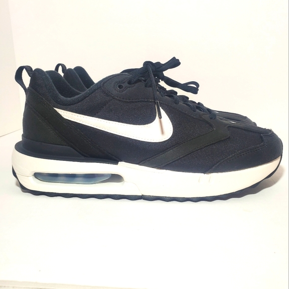 Nike Air Max Dawn Woman's size 10.5 US Black Running Shoes Sneakers DC4068 001 - Picture 2 of 11